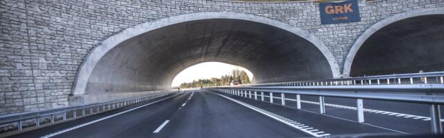 КЕРІВНИЦТВО | Поліція повинна припинити масове фотографування автомобільних номерів невинних громадян.