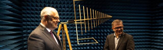 President külastas kahte Eesti tehnoloogiaäri ning tutvus ka Ukraina sõjas kasutatavate toodetega