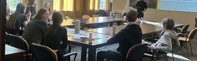 Aru­kü­las olid koo­li­tu­sed val­la noor­te­vo­li­ko­gu taas­loo­mi­seks