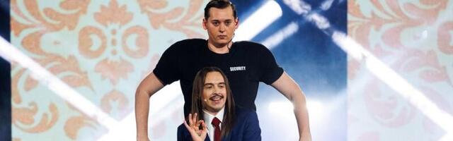 Весь сценарій схожий на одну велику костюм. Томмі Кеш відкрив свої плани для виступу на великому пісенному конкурсі на передвечірній вечір Євробачення.