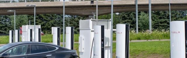Lõunakeskuses avati Lõuna-Eesti esimene Tesla Supercharger laadimisjaam