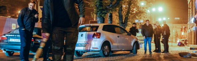 У військовій дроновій атакі на місто Дніпро загинули принаймні двоє людей.