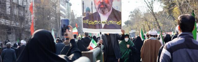 Khamenei: Hormuzi väin jääb suletuks