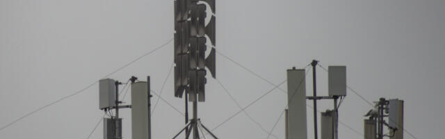 Але починають працювати сирени аварійного сповіщення.