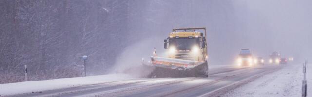 Транспортний відділ встановлює на області Пярнума обмеження руху на дорогах через важкі погодні умови з великою кількістю снігу.