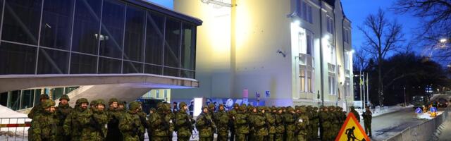 OTSEFOTOD | Vabaduse väljakul peetakse Kaitseväe paraadi peaproovi