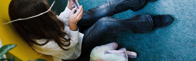 Läti keelab mobiiltelefonide kasutuse põhikoolis