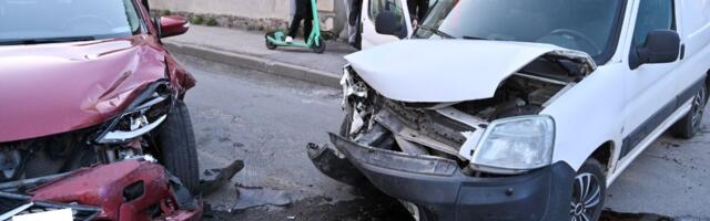 ФОТОД | У Вилянді водій, який перебував у важкому стані сп'яніння, спричинив дорожньо-транспортну пригоду, постраждали дві людини.