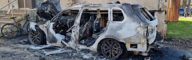 FOTOD | Põltsamaal põles öösel kortermaja ja auto. Kahe korteri elanikud viidi asenduspinnale