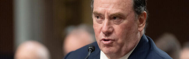 Hegseth vallandas USA mereväeministri