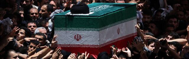 „Osalemise eest 20 kilogrammi riisi.“ Kuidas Iraani režiim Khamenei matustel osalema meelitab ja survestab 