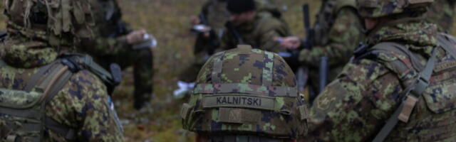 Kaitseväe Akadeemia esimese õppeaasta kadetid omandavad teadmisi rühmatasemest