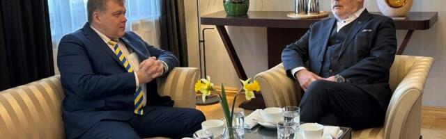 Karis kohtus presidendivalimiste teemal Hussariga