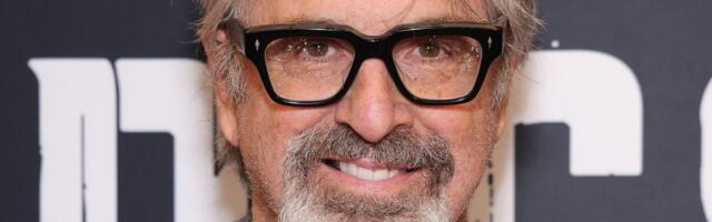 Suri sarja „Lizzie McGuire“ staar Robert Carradine