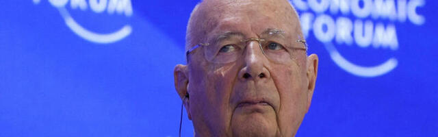 Освічений глобаліст-лидер Клаус Шваб звинувачується у марнотратстві грошей та домаганні жінок.