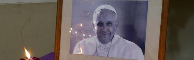 ПРОСТИЙ ЧОЛОВІК ПІД ВЕЛИЧЕЗНИМ ХРЕСТОМ: Папа Франциск назавжди закрив свої очі. Хто стане його наступником?