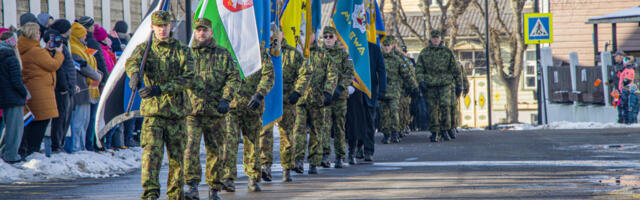 Галерея: сонце зманило багато жителів Хаапсалу відсвяткувати Естонський день народження.