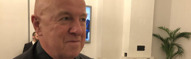 Tagasivaatavast tehisarust, koodi tontidest, teooria tähtsusest ning pungist kirjastamisel – semiootik Ott Puumesiter vestles audoktor Paul Cobleyga