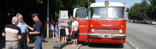 Galerii: Kesklinnas sai tutvuda ajalooliste bussidega