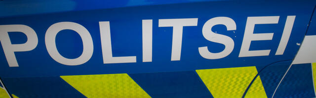 Viljandis sõitis joobes mees poe juurde jäetud autoga vastu puud