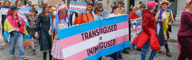 VIDEO | „See on nagu sõprade kokkutulek.“ Baltic Pride täitis vanalinna rahvamassi ja vikerkaare lippudega