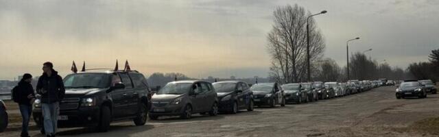 Esmaspäeval toimus Riias suur taksojuhtide meeleavaldus