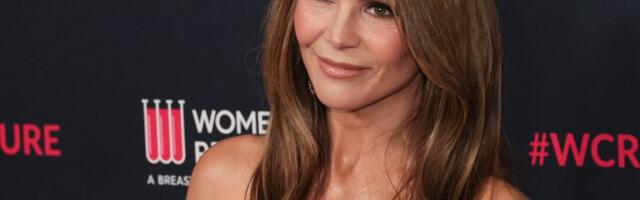 FOTO | Kas tõesti 61-aastane? Telesarja „Lastega kodus“ staar nägi punasel vaibal vapustavalt noor välja