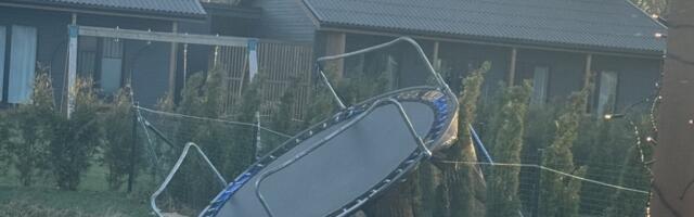 Balcia kahjukäsitluse juht: varakevadel aeda pandud batuudid kipuvad tuulega lendu tõusma ning kasvab ka laste vigastuste hulk