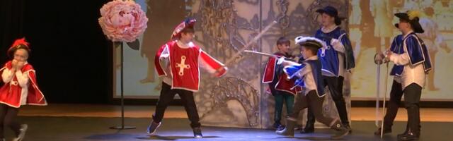 Narva kooliteatrite festivalil võis näha karjuvat D'Artagnani