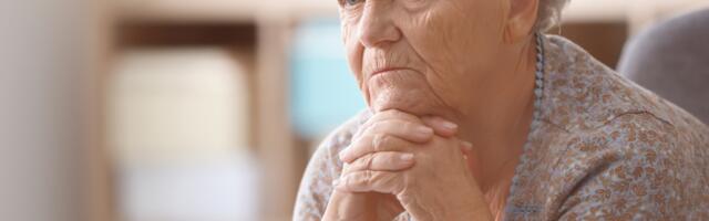 Які ознаки вказують на те, що дорослий дитина не проявляє інтересу до свого батька або матері?