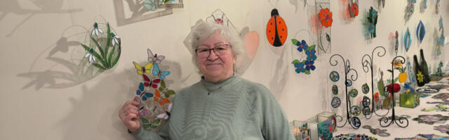 VITRAAŽINÄITUS „PÄIKESEKILLUD LÄBI KLAASI”