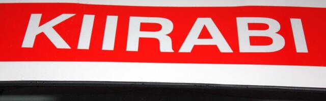 Tartumaal sõitis auto teelt välja põllule, juht viidi haiglasse