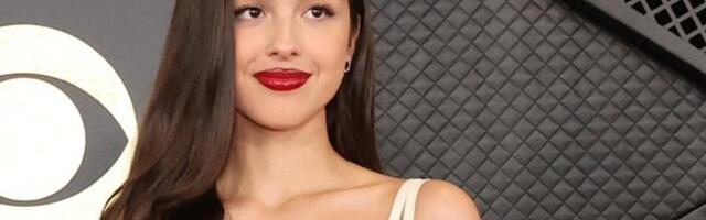 KLÕPS | Jalustrabav! Lauljanna Olivia Rodrigo väisas seltskonnaüritust läbipaistvas kleidis