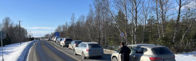 Vormsi jäätee meelitas kohale arvukalt sõitjaid (lisatud galerii ja video)