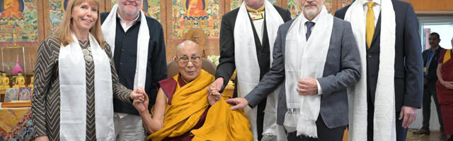 Meedia: liigne napsitamine pani riigikogu liikmed India-visiidil piinlikku seisu