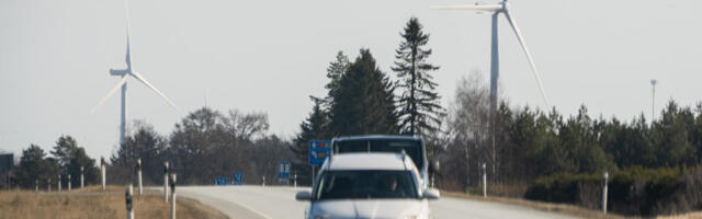 Відновлювальна енергія зводить підприємства до банкрутства і залишає нас у темряві.