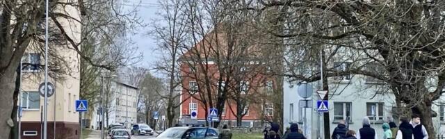 Ärevus Narvas: nähti relvastatud isikut, tänavad suleti