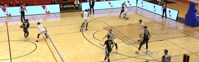 МОМЕНТ ГРИ | Керуючий клубом Йохан Кярп відчув натхнення після трьох очок, забитих Робертом Вальге.