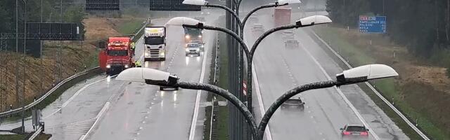 Transpordiamet kuvab muutuva teabega infotabloodel Waze’i ohuteavitusi