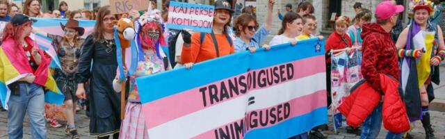 Laupäeval täitsid Tallinna tänavaid värvikirevad punamadrused