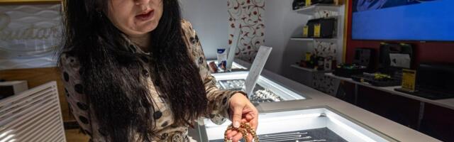 Pandimajade äri õitseb: üha enam inimesi teeb ehted toiduraha katteks rahaks