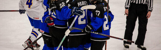 Naiste jäähokikoondis tõusis kodusel MM-turniiril ainuliidriks