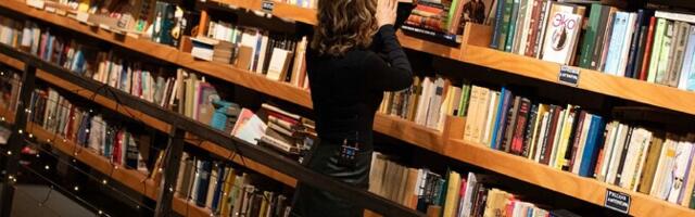 Kaks Eesti kirjastust avaldasid kulka toetusega sama raamatu