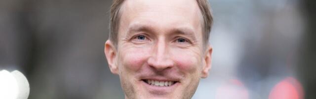 Õpetaja, kes paneb enda õpilasi pulmas paari ja kirjutab romaane