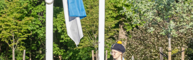 EESTI LIPU PÄEV | Tähtpäeva puhul said kinkelipu Kassari Haridusselts ja Kalle Niit