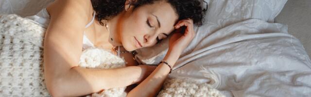 Kas magad vasakul või paremal küljel? See harjumus võib paljastada üllatavaid iseloomujooni