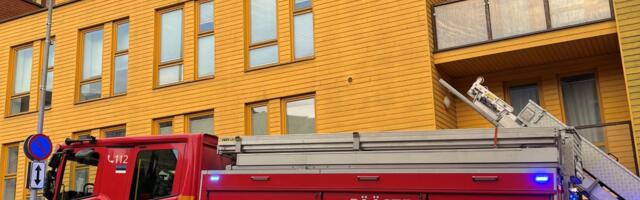 Raatuse tänaval põles elumaja katus
