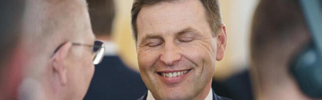 Міністр оборони Певкур тисне Тустамаада тим самим валком, яким він спровокував конфлікт в Нурсіпалу.