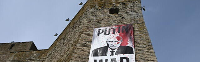 Fotod: Narva linnust ehib taas plakat kirjaga "Putin on sõjakurjategija"