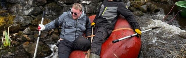 Galerii: Käravete Lohvil tuli jõelõik läbida isetehtud veesõidukiga